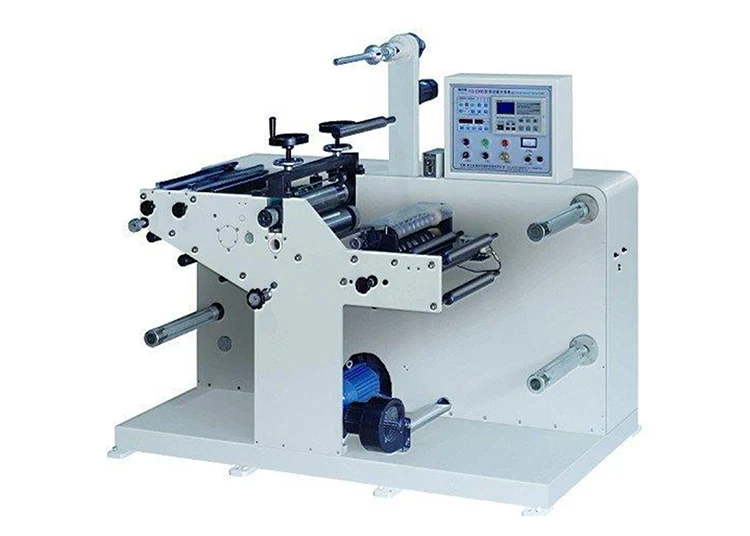 Machine de découpe d'étiquettes adhésives