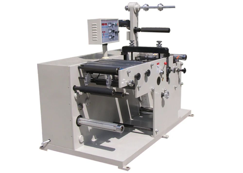 Machine de découpe d'étiquettes vierges